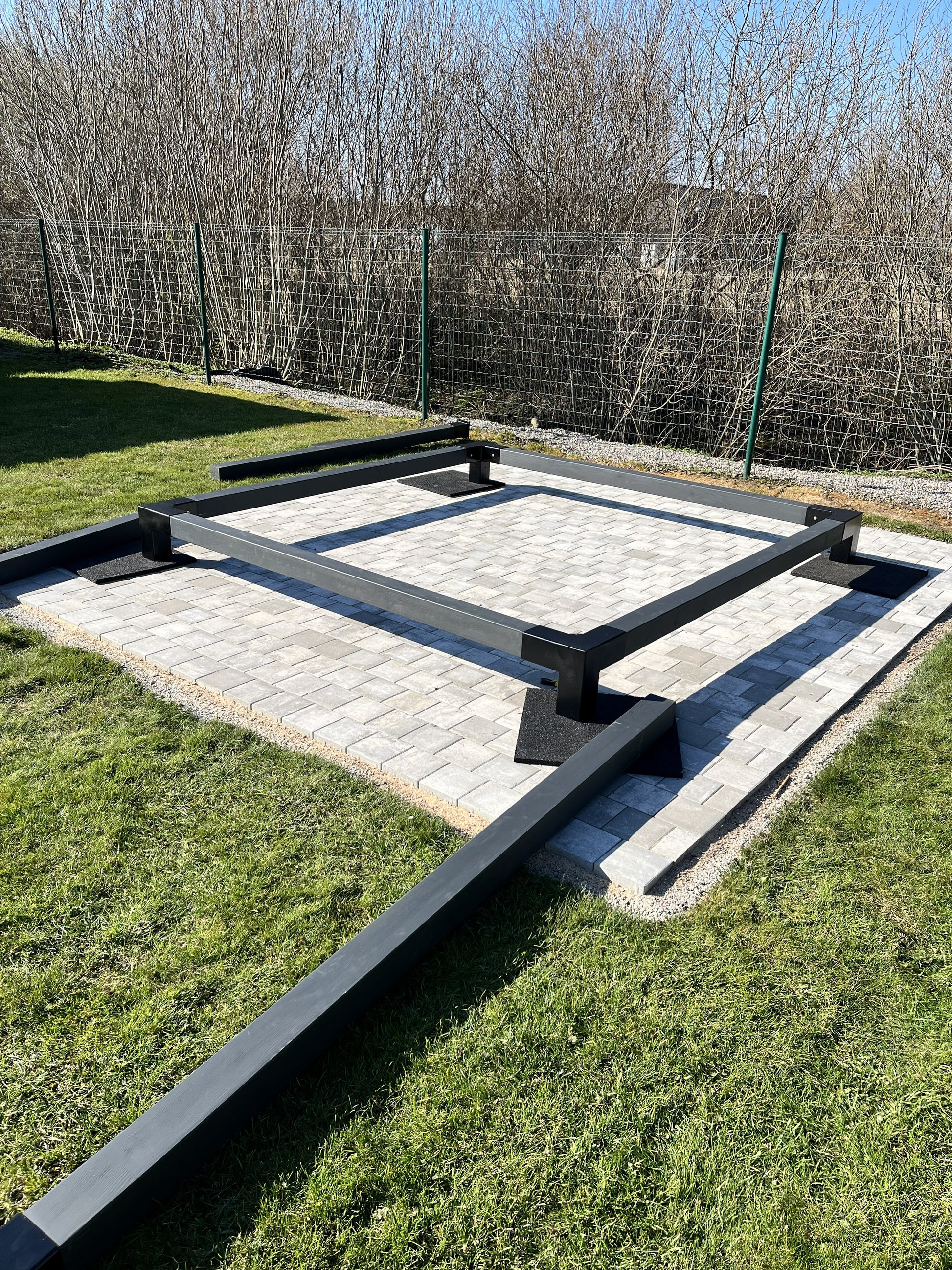 Modular canopy DIY by Terases, 3.5m x 3.5m, showing assembled black metal frame with fabric cover and modular design.