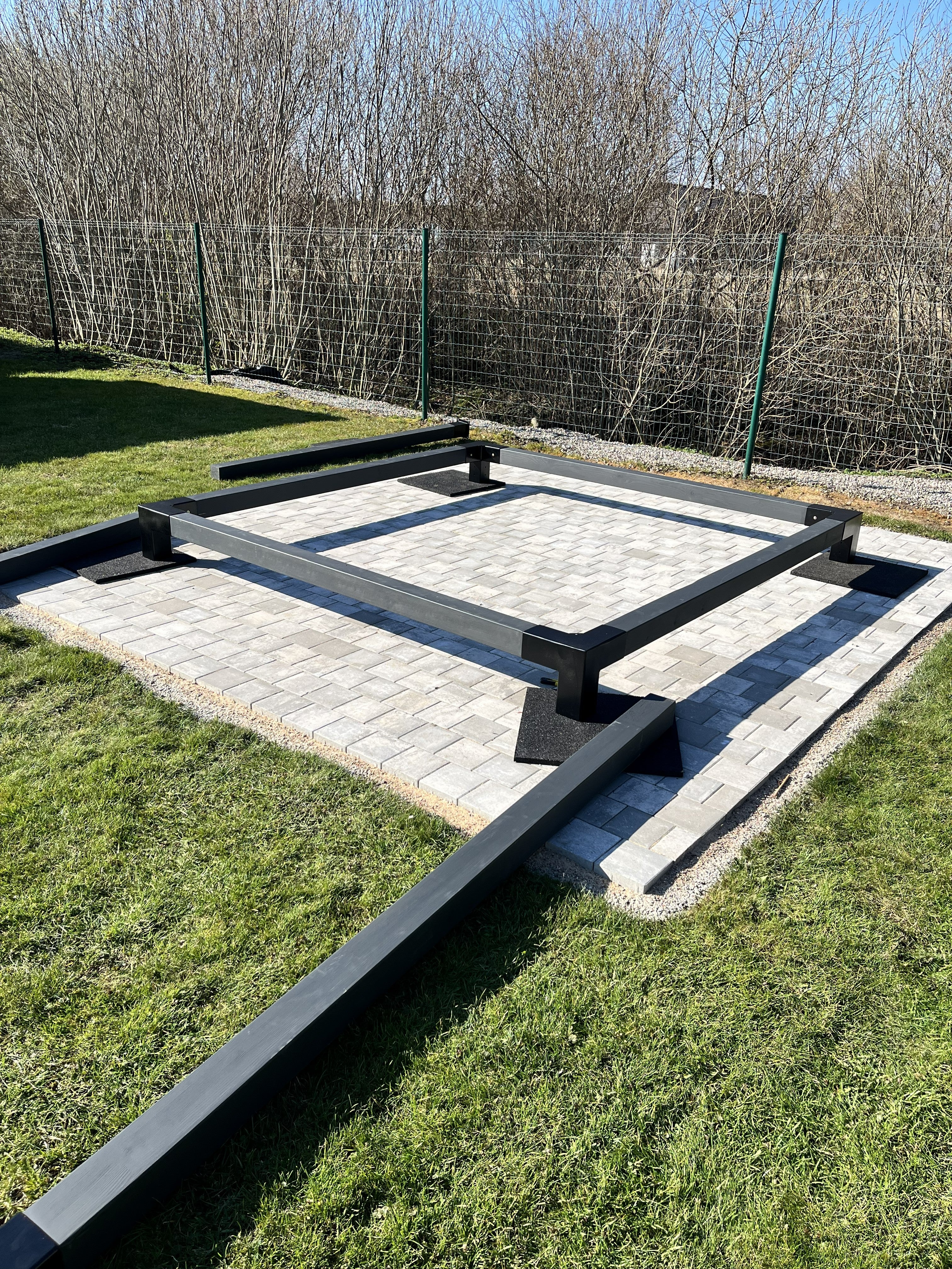 Modular canopy DIY by Terases, 3.5m x 3.5m, showing assembled black metal frame with fabric cover and modular design.