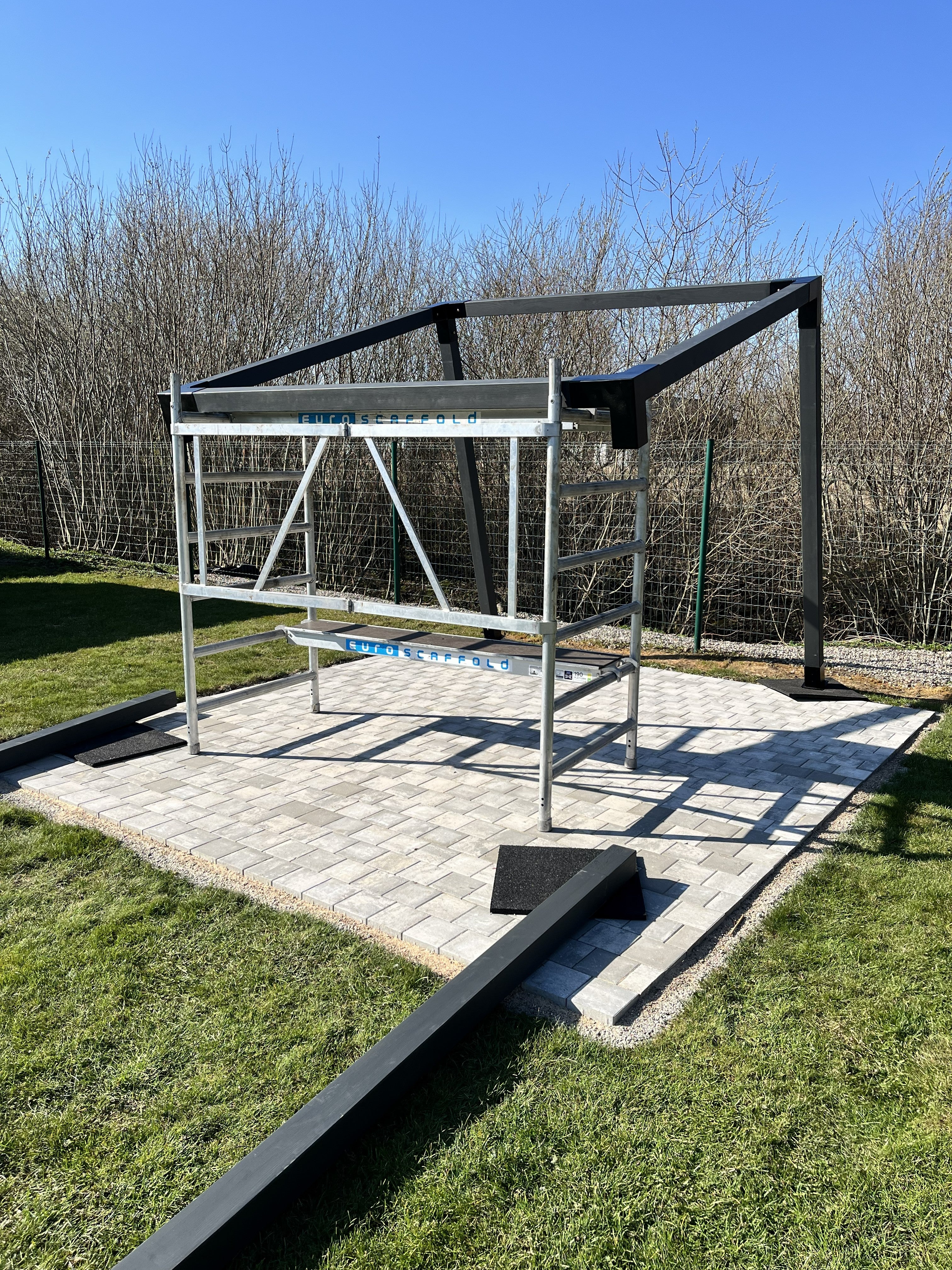 Modular canopy DIY by Terases, 3.5m x 3.5m, with metal frame and fabric cover for outdoor shade and shelter.