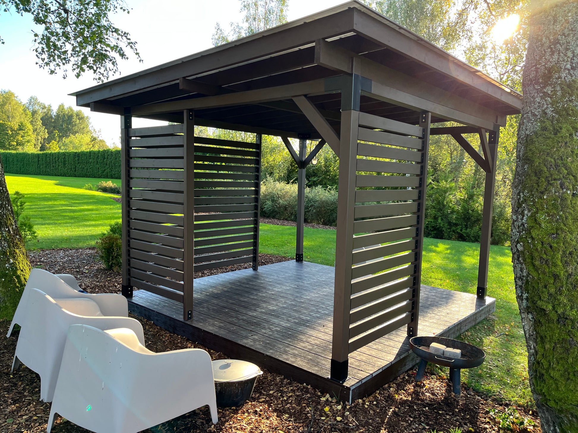 Windbreak/privacy walls from wood.