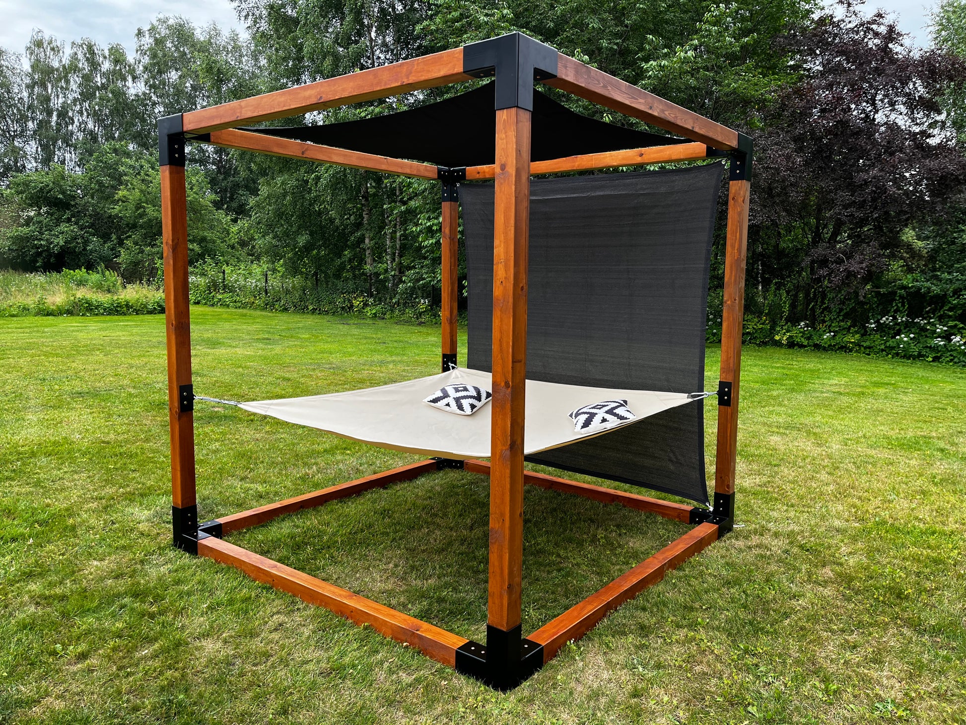 Extra Mounts for sunshade/windbreak walls for corners.