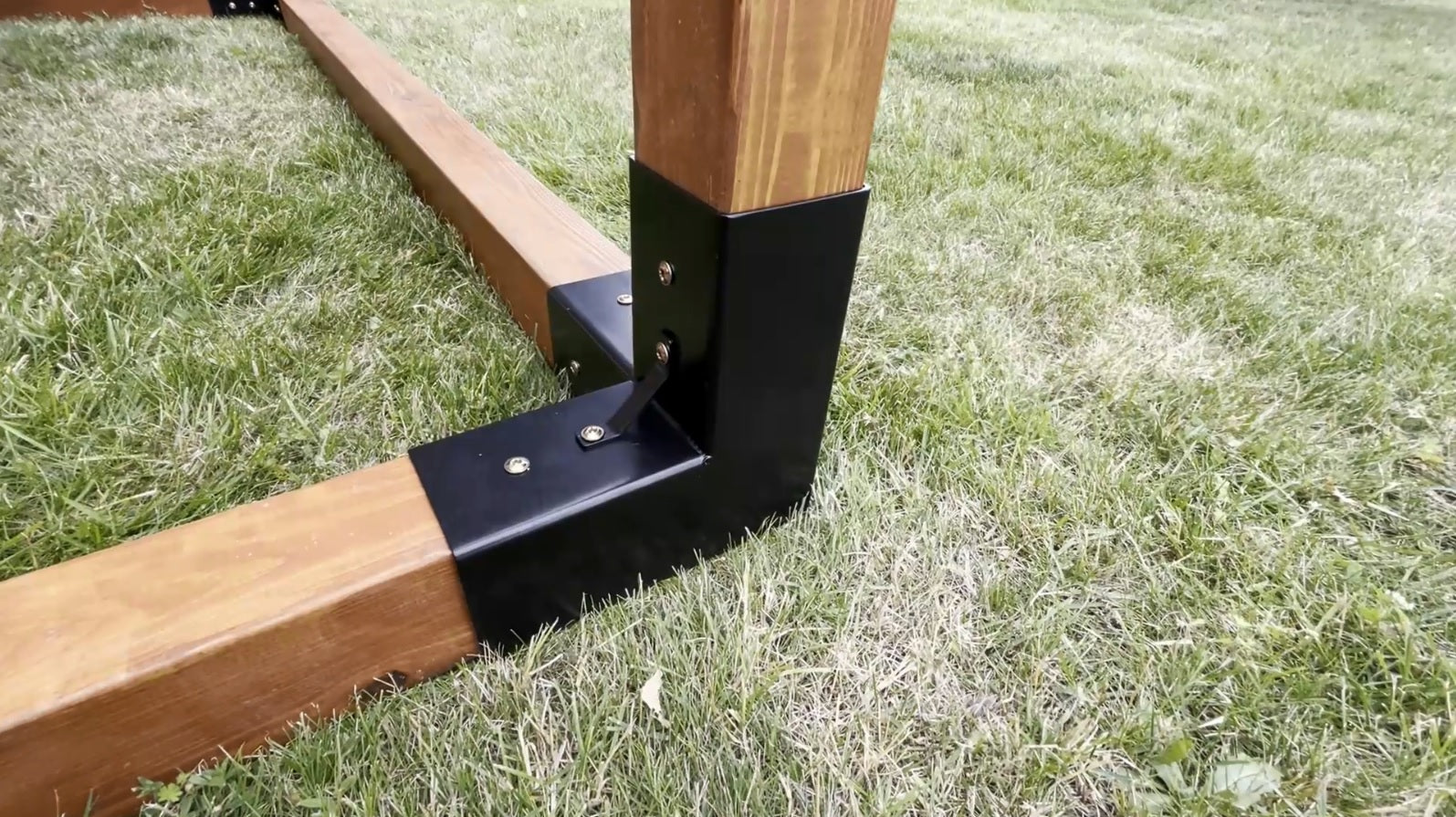 Windbreak wall with fasteners for the modular cube!.