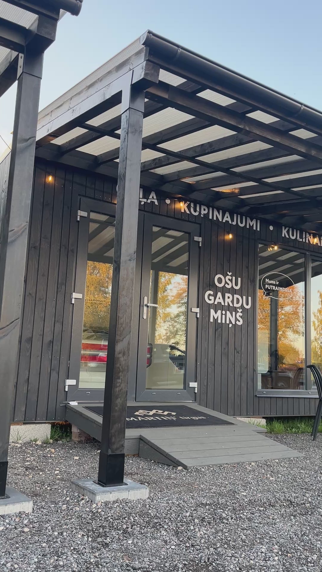 Modulāra "Saliec pats" nojume, kas balstīta pret sienu, 6mx3,5/2,5m
