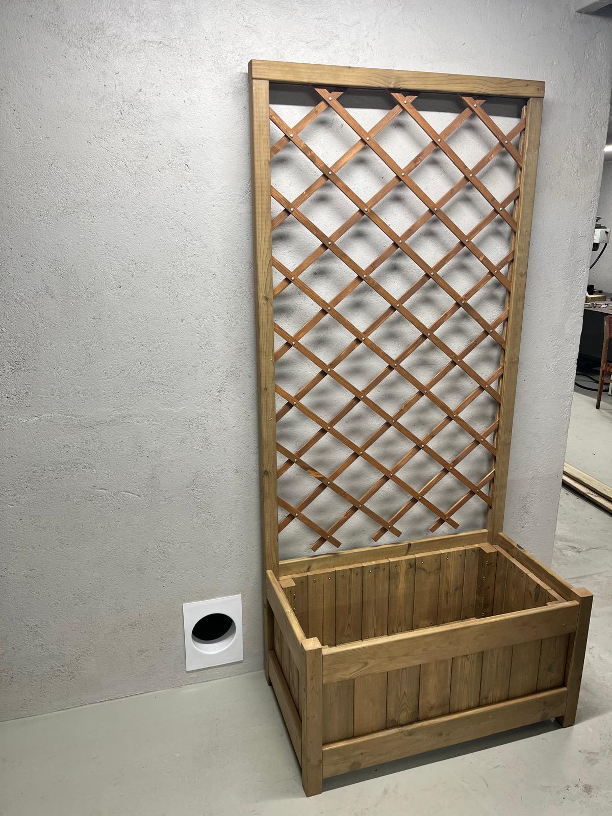 Flower box(trellis).