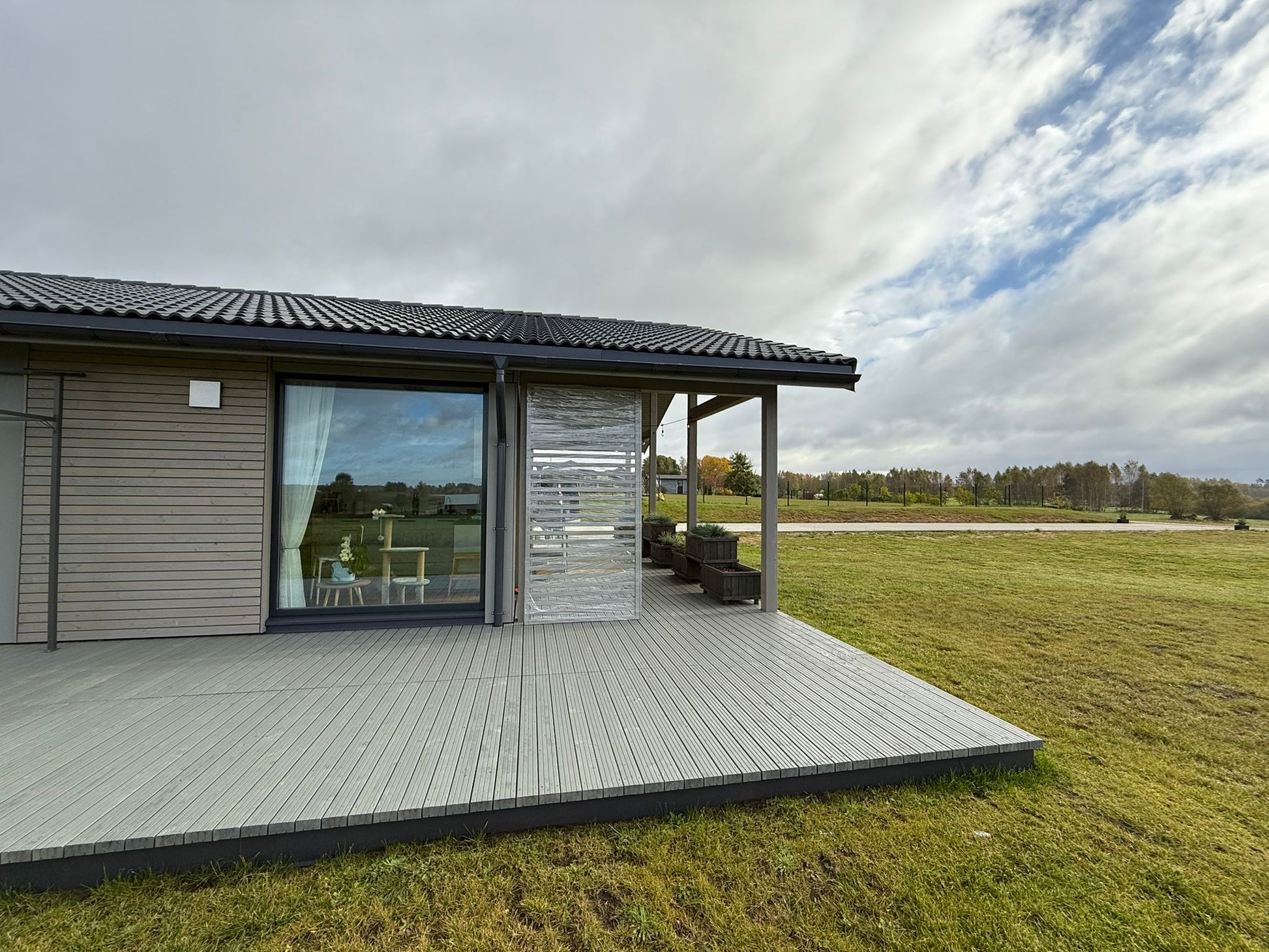 Windbreak/privacy walls from wood.